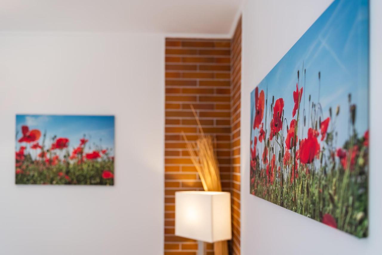 Sara-Lux Apartman Nyarliget ภายนอก รูปภาพ