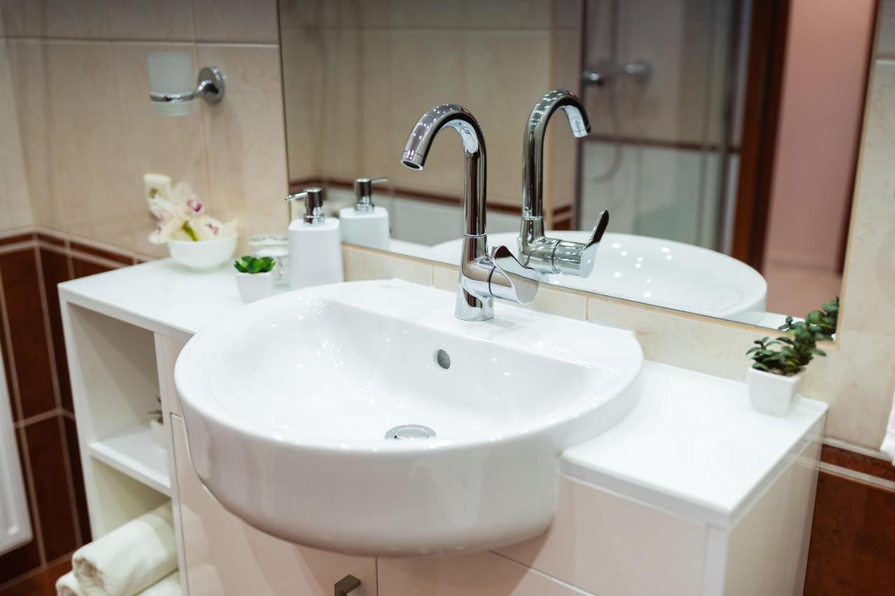 Sara-Lux Apartman Nyarliget ภายนอก รูปภาพ