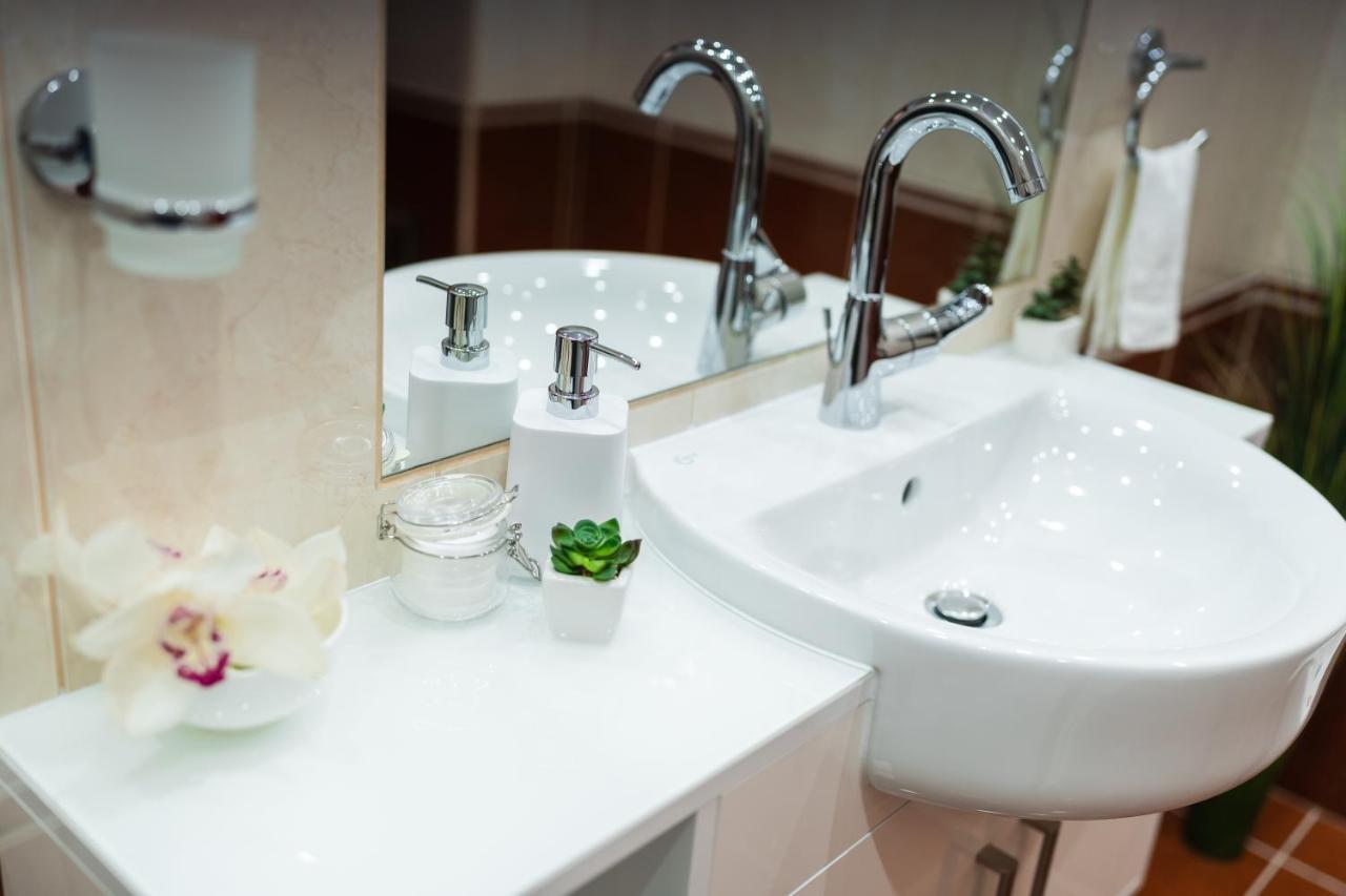 Sara-Lux Apartman Nyarliget ภายนอก รูปภาพ