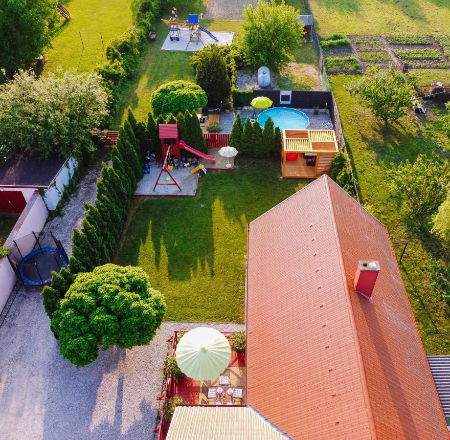 Sara-Lux Apartman Nyarliget ภายนอก รูปภาพ