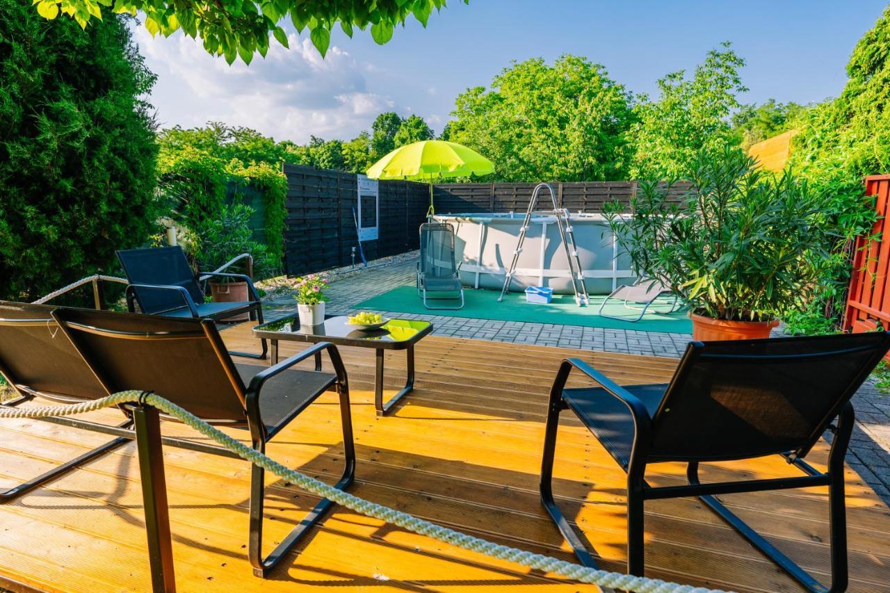 Sara-Lux Apartman Nyarliget ภายนอก รูปภาพ
