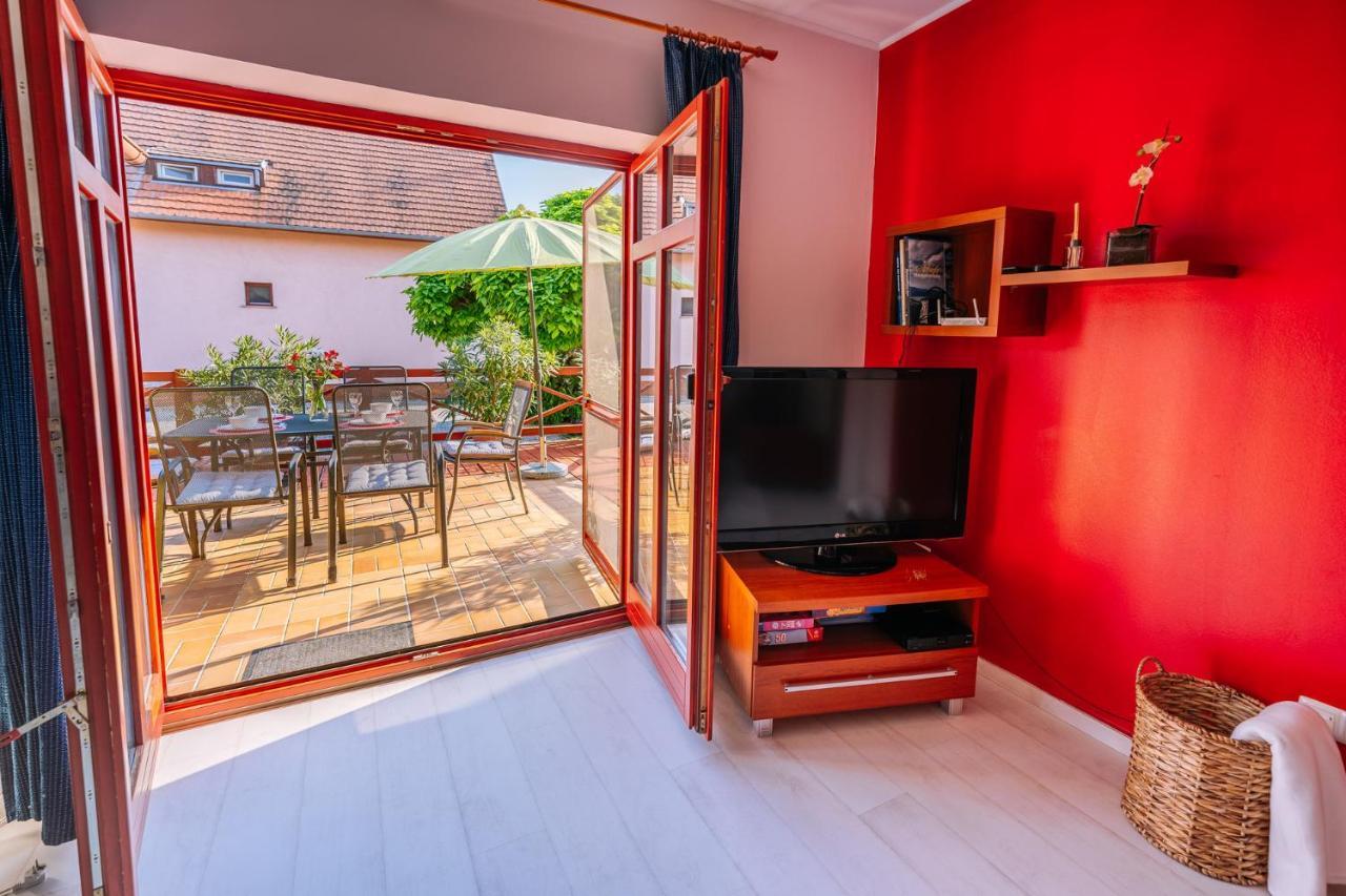 Sara-Lux Apartman Nyarliget ภายนอก รูปภาพ