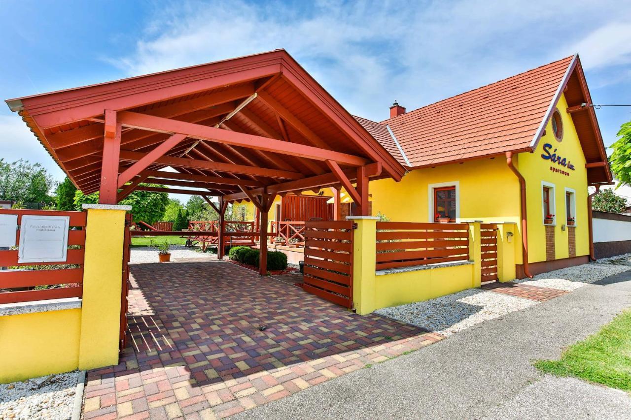 Sara-Lux Apartman Nyarliget ภายนอก รูปภาพ