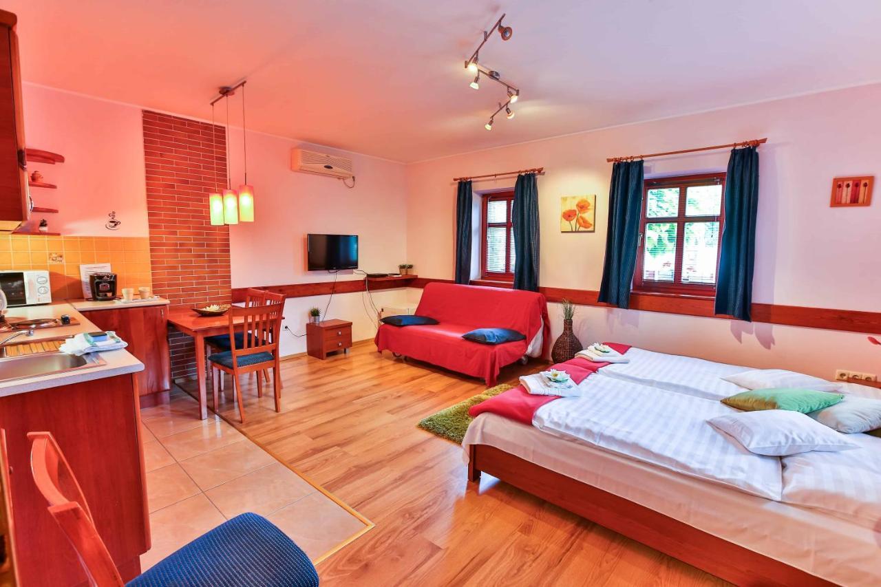 Sara-Lux Apartman Nyarliget ภายนอก รูปภาพ