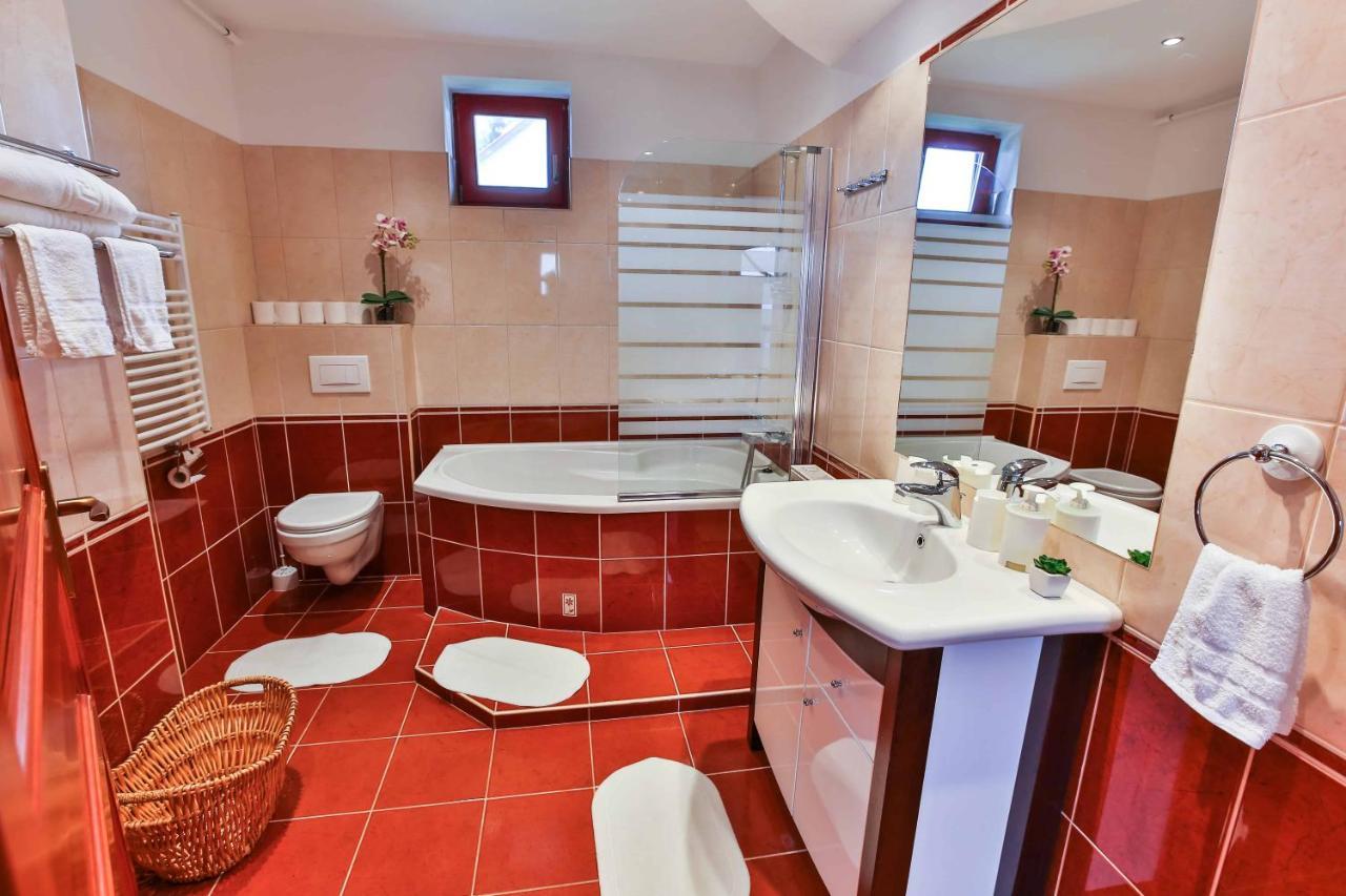 Sara-Lux Apartman Nyarliget ภายนอก รูปภาพ